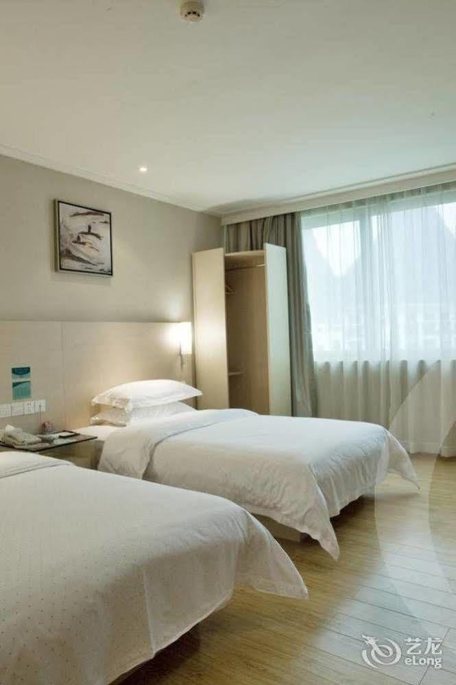 גווילין City Convenience Inn מראה חיצוני תמונה